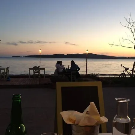 Bay *